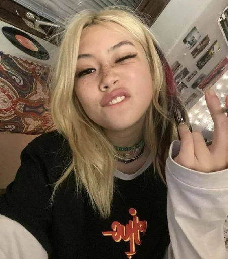 @pikchersss 🦷📼🧻✨🍂🐏 by @fStikBot @pikchersss 🦷📼🧻✨🍂🐏 by @fStikBot - на открытом воздухе